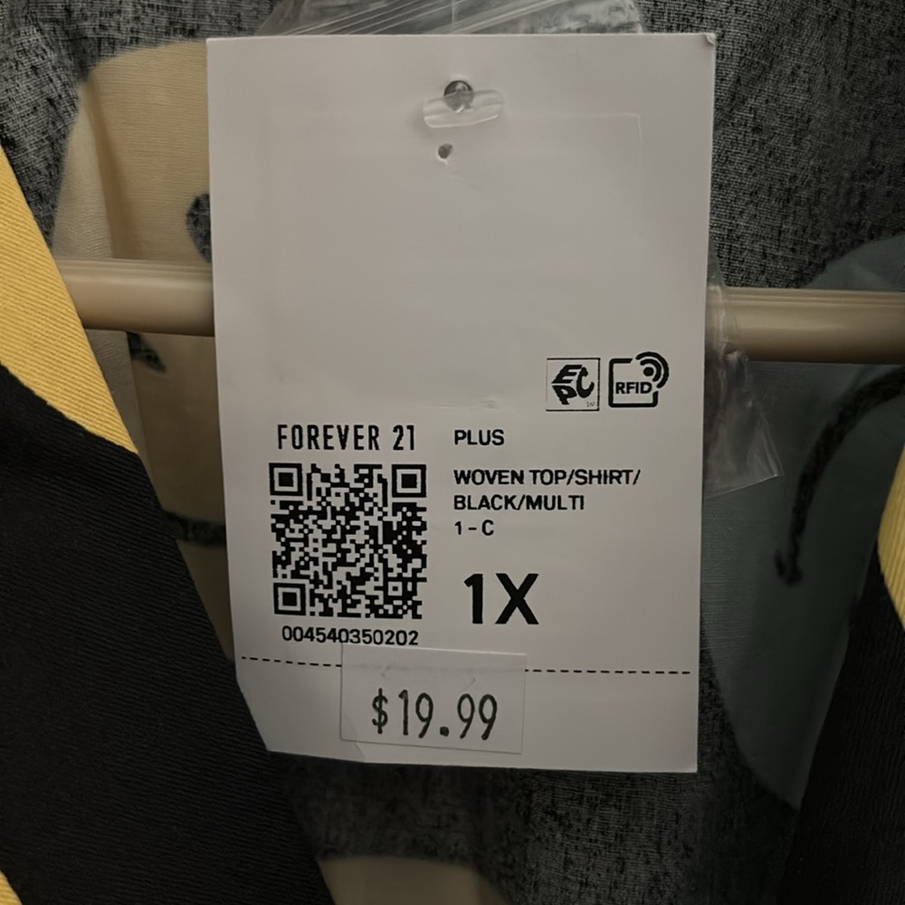 Forever 21 T-shirt size 1X - Picture 4 of 4